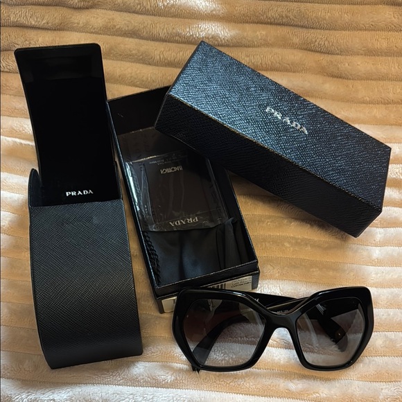 Prada Elegant Black Sunglasses - Picture 1 of 1
